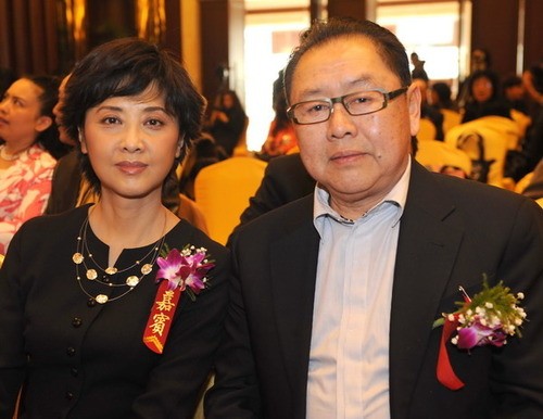 Nữ vương Chu Lâm ngại gặp lại Đường Tăng chứ không ngại gặp lão Trư. Ảnh chụp năm 2010, hai diễn viên Chu Lâm và Mã Đức Hoa thay mặt diễn viên Tây du ký đến nhận giải thưởng. Dù có tuổi nhưng Chu Lâm vẫn phảng phất nét đẹp phúc hậu.